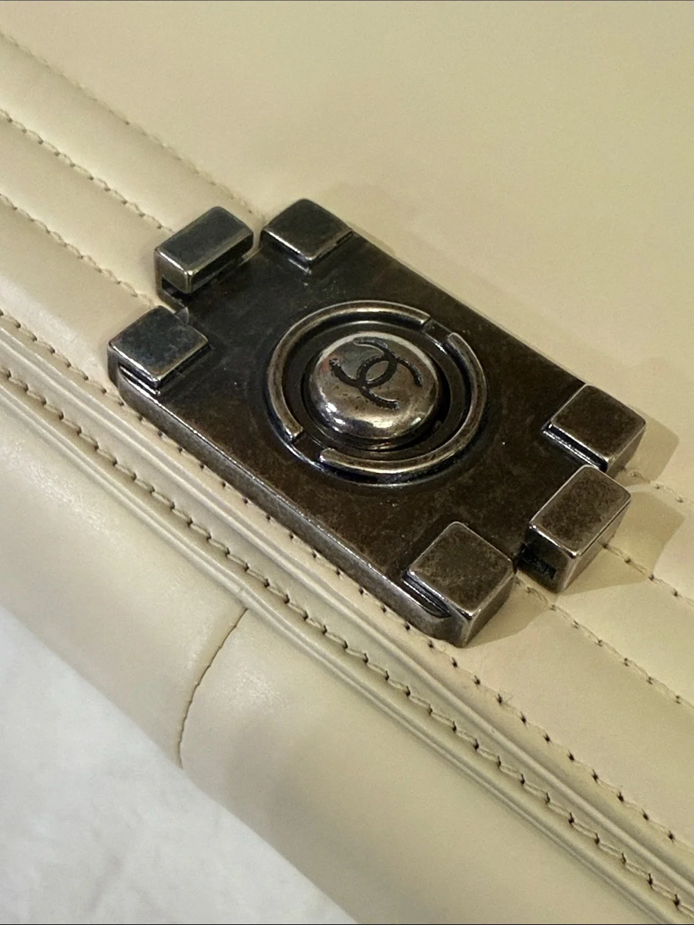 CHANEL authentic xl
